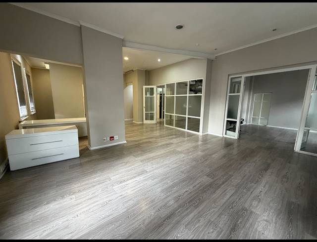 232M² BUILDING TO LET IN CAPE TOWN CITY CENTRE